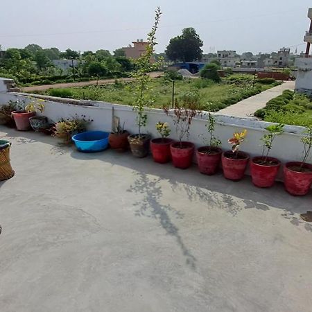 Vrinda Homestay Vrindāvan Extérieur photo